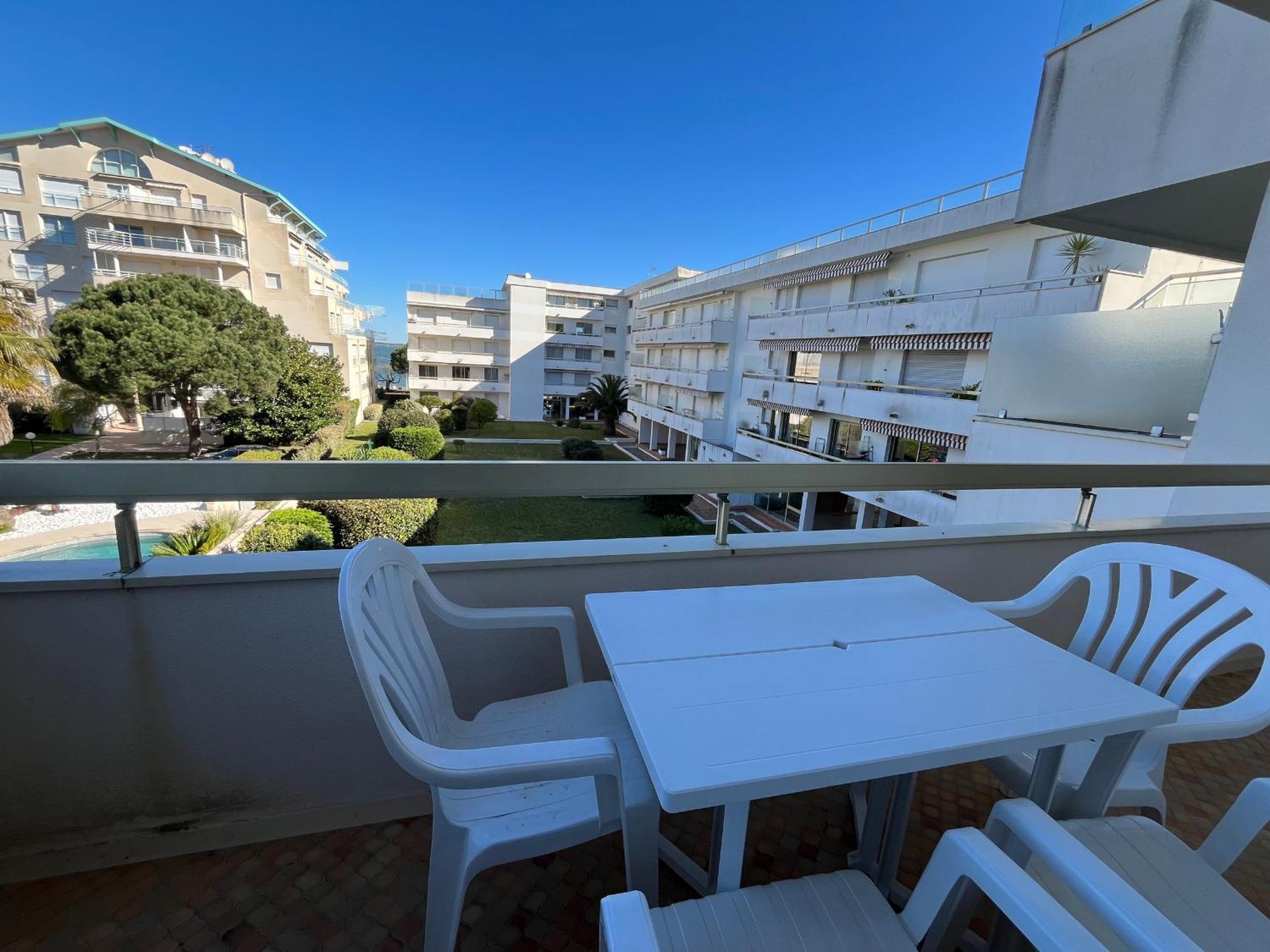 Arcachon: T2 Bis Proche Centre Et Avec Parking - Fr-1-319-595 Appartement *