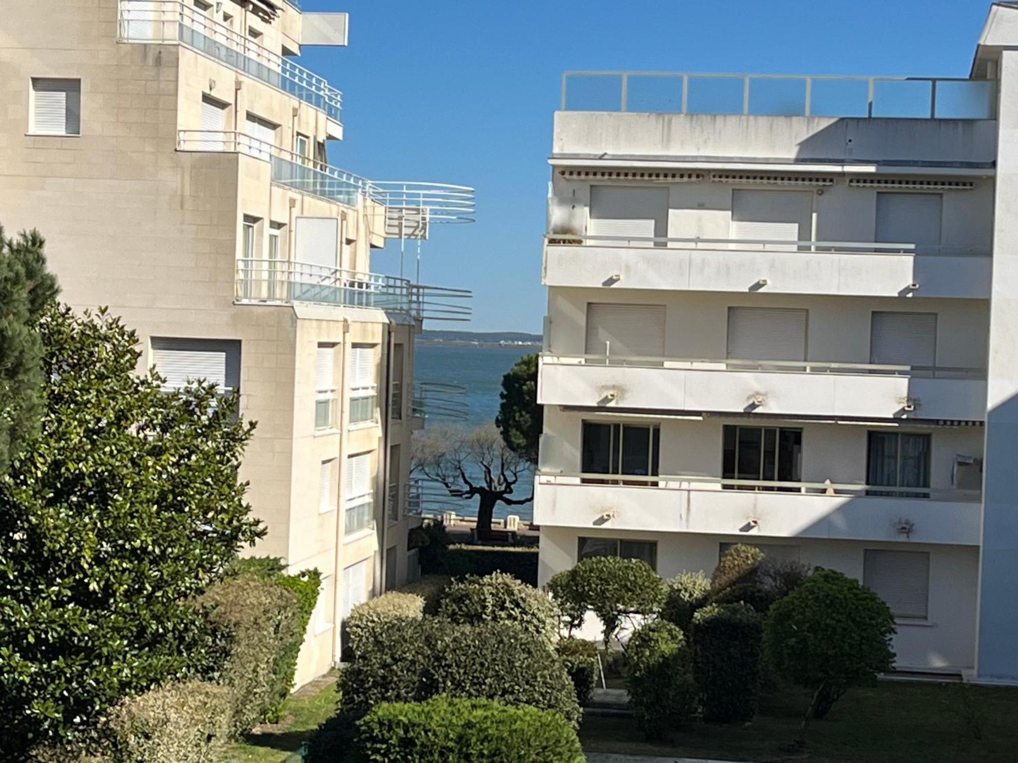 Arcachon: T2 Bis Proche Centre Et Avec Parking - Fr-1-319-595 Appartement